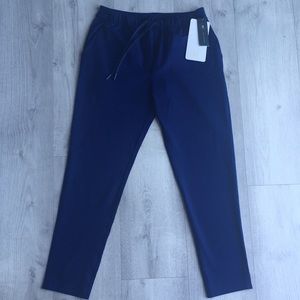 Lululemon Jet Crop Slim Size 4 Navy